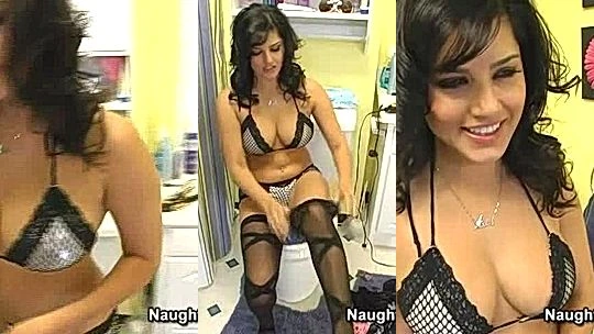 sexy chick Sunny Leone mastubating in her sexy lingerie