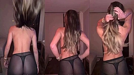 Ppwyang teasing her booty in pantyhose