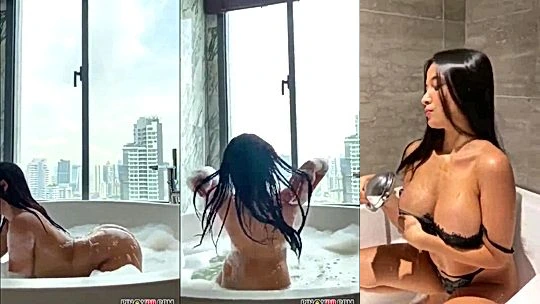 Pandora Kaaki teasing her wet hot body in bathtub!