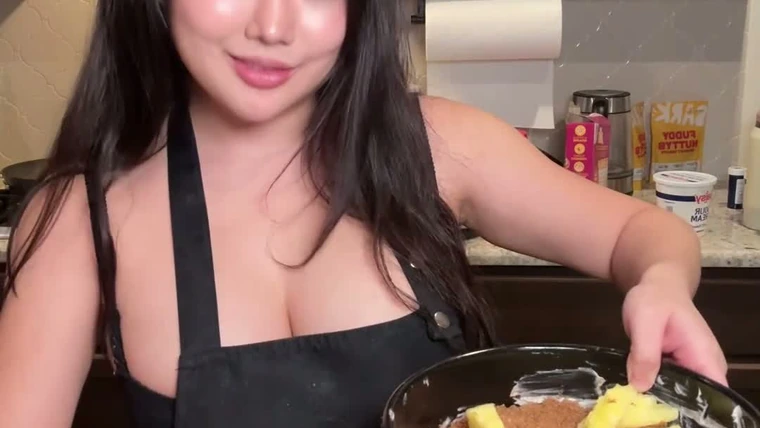 Halococo cooking diner in apron!