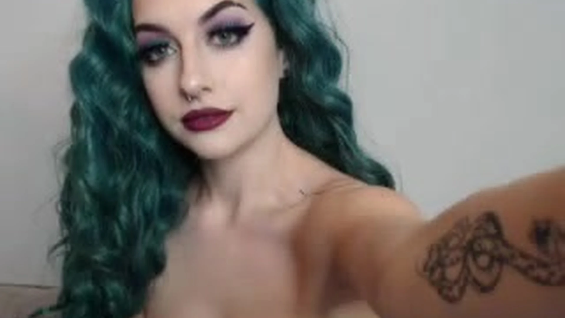 sexy babe Cubbi thompson flashing her naked tits as joker