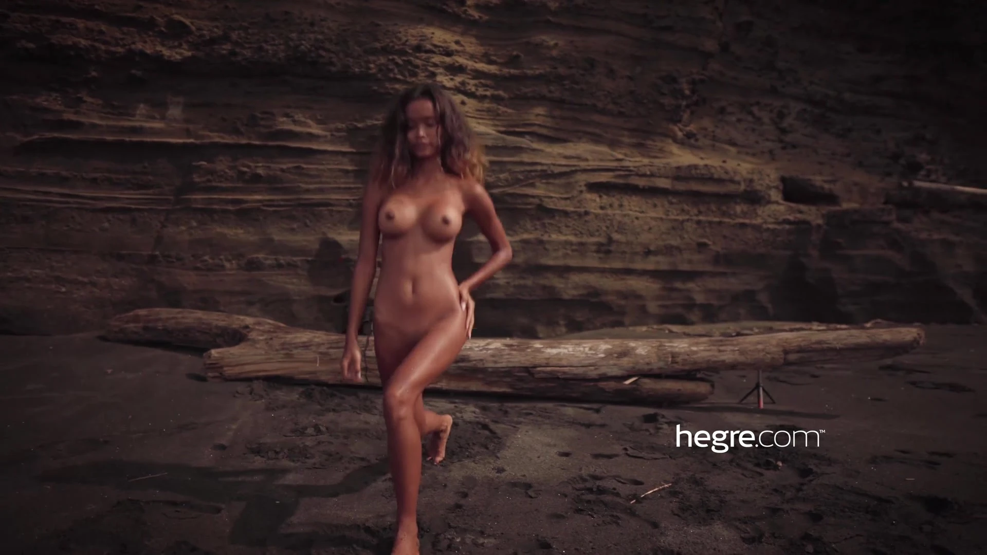 Putri Cinta teasing naked by the sea! DankFap