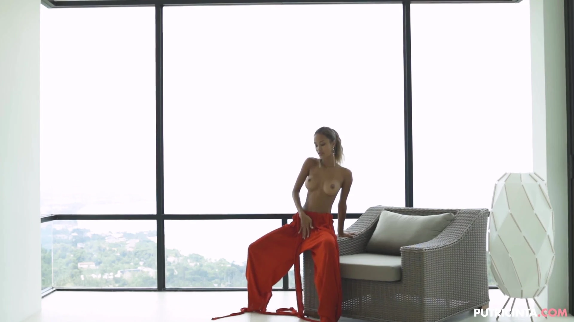Beautiful Slut Putri Cinta pussy play by the window