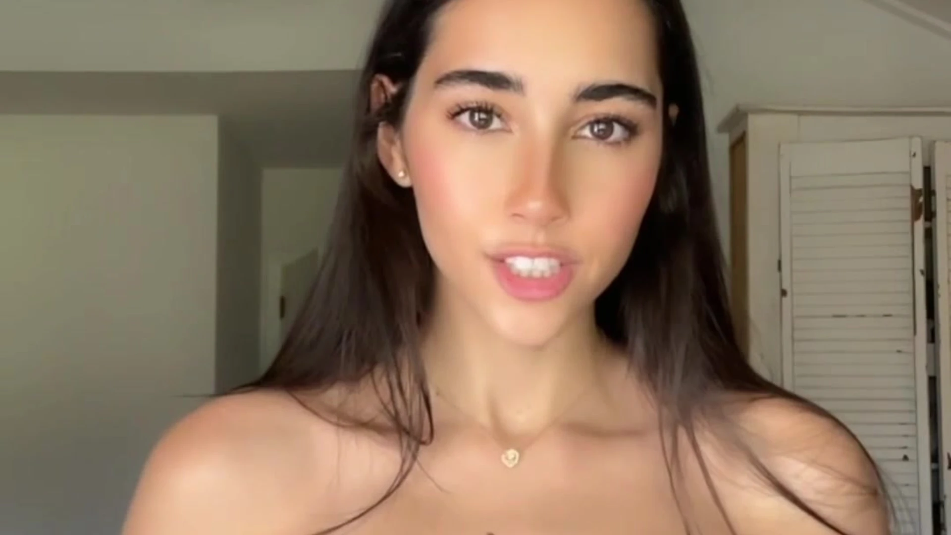 Izzy Green playing with her naked tits