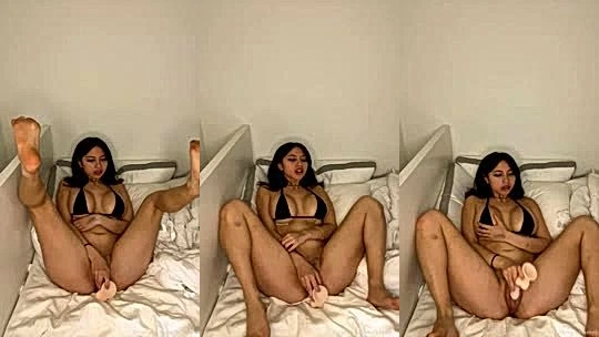 sexy chick Bbyanni Bbyanni dildo masturbation in bed