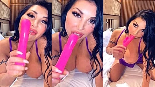 hot slut August Taylor pink dildo masturbation
