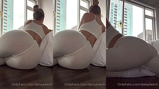 Daisy keech showing off her big booty in tight leggings