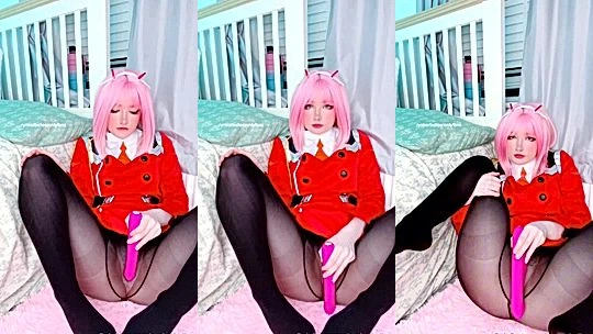 Rynkerbelle pink dildo fucking in cosplay