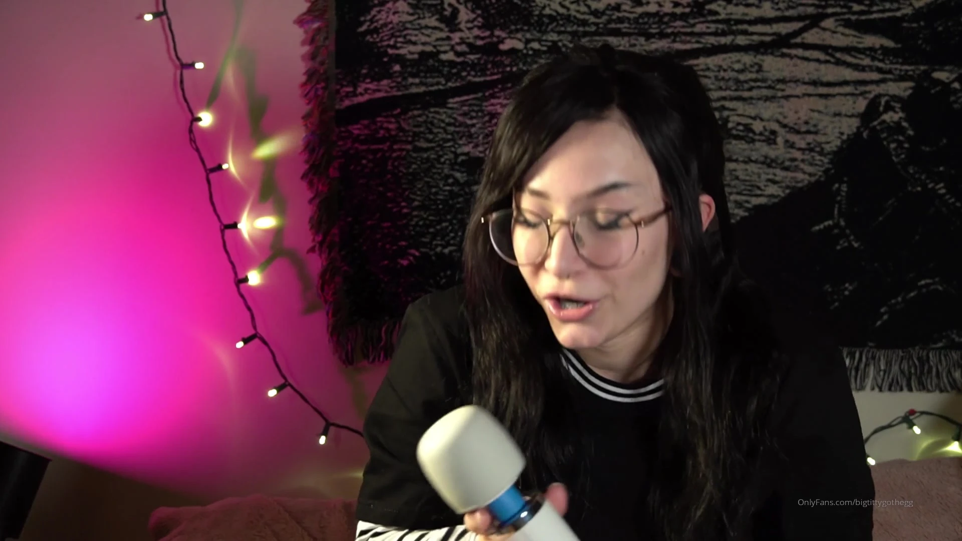 Bigtittygothegg trying out her powerful vibrator