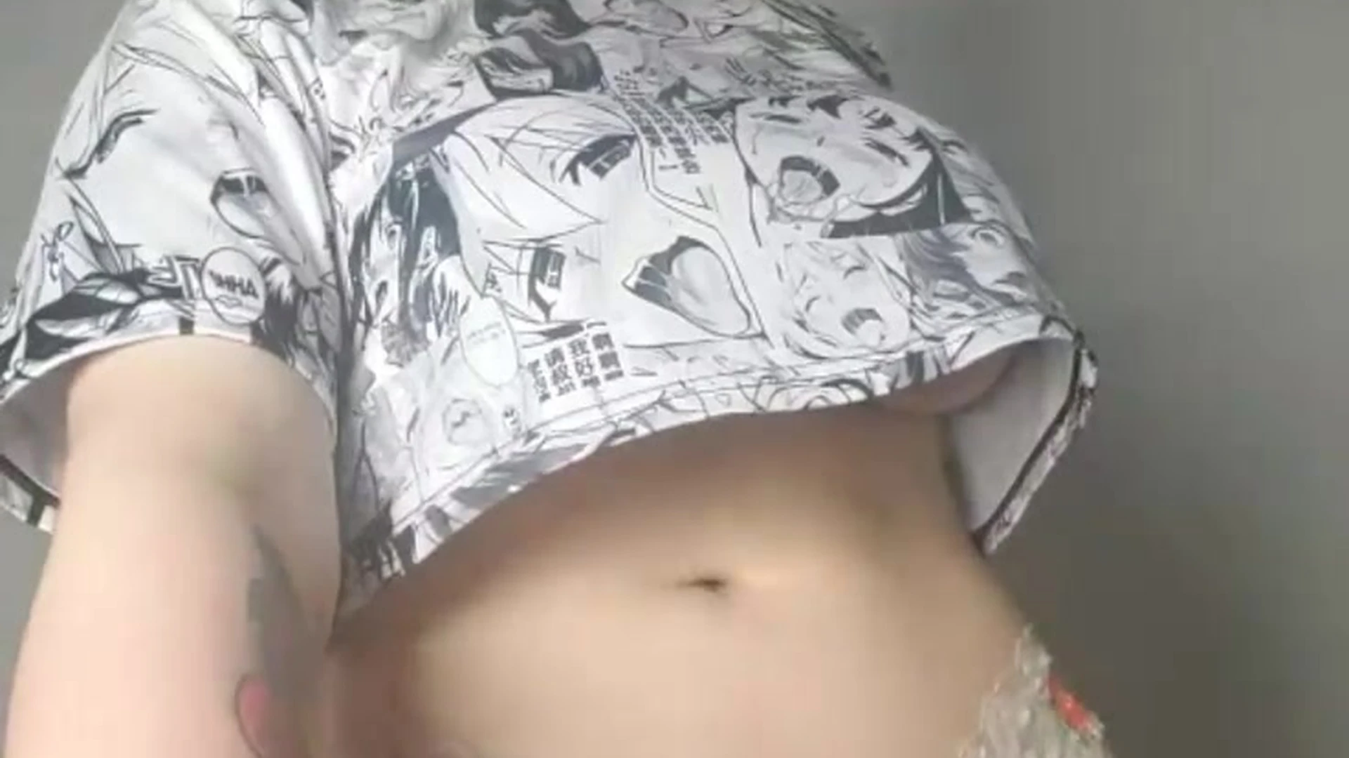 Abigaiil Morris teasing her huge underboobs