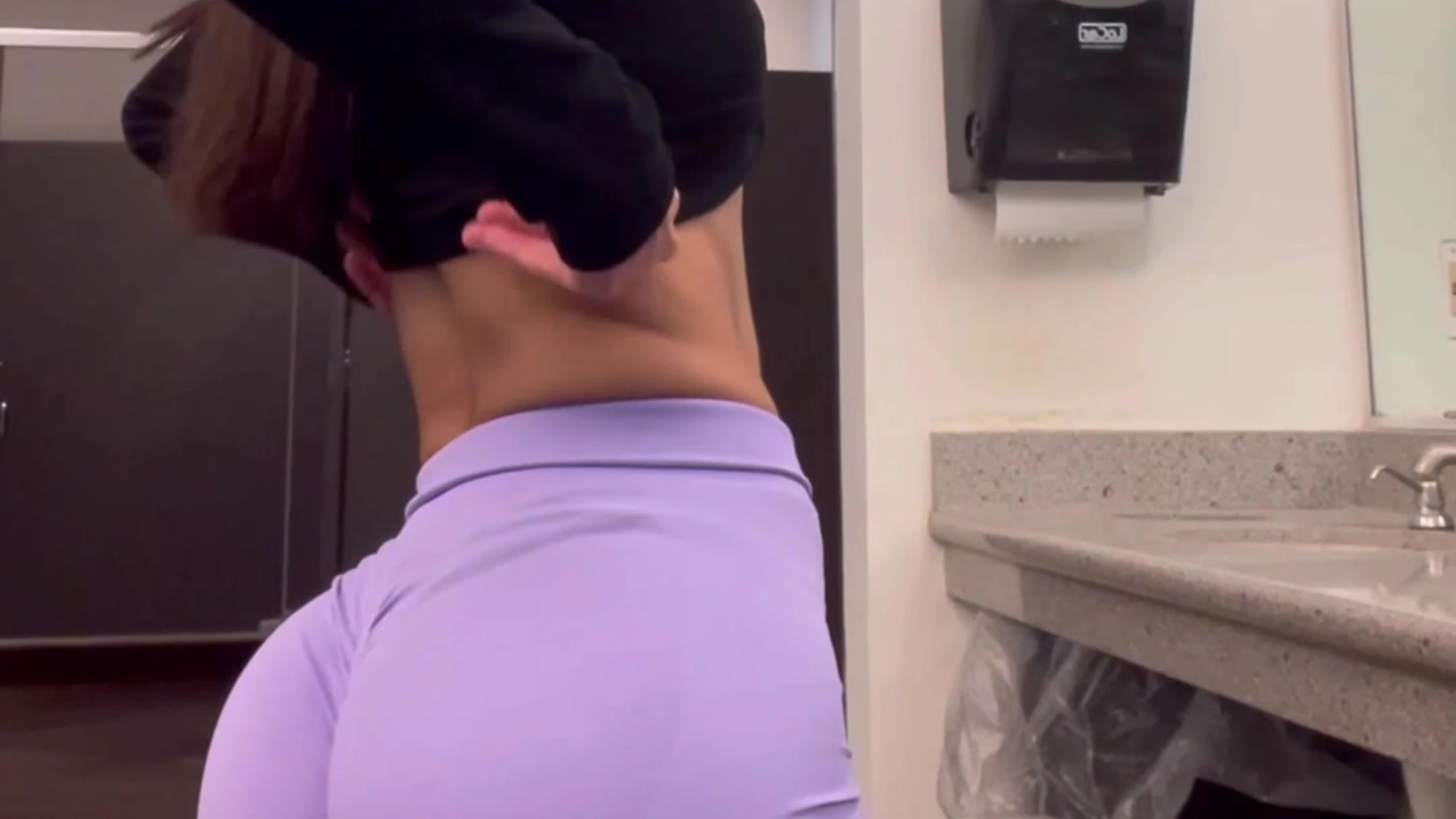 Ehcico twerking her fit booty