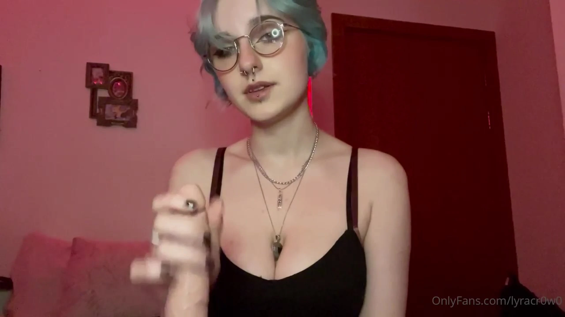 sexy slut Lyra crow jerking off a big dildo