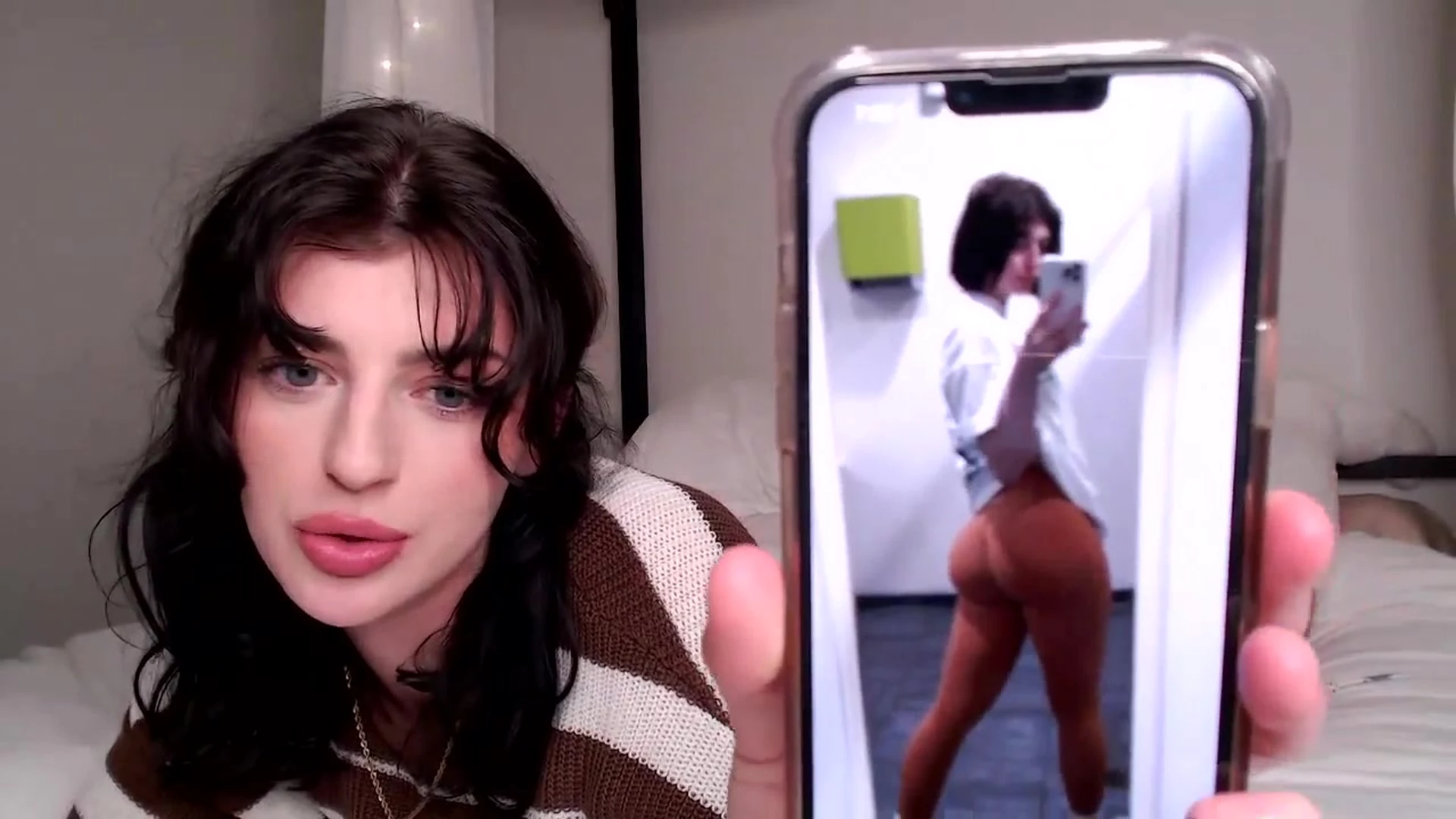 hot chick Queenpussybossv teasing her phat ass